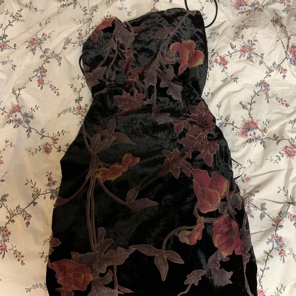 VELVET FLORAL DRESS🌹 - Picture 2 of 4